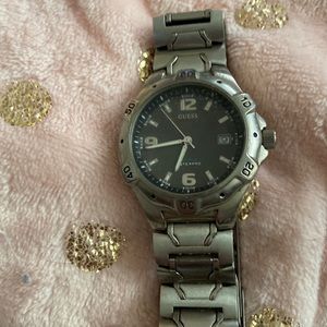 🤍 Men’s Guess watch